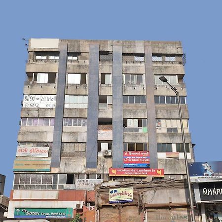 Hotel Ostria Surat Bagian luar foto