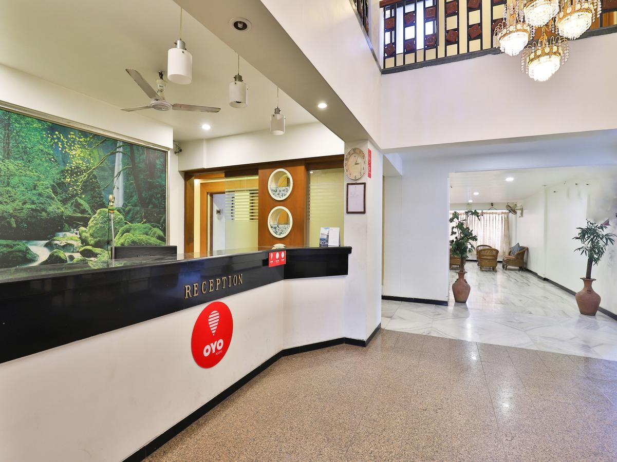 Hotel Ostria Surat Bagian luar foto