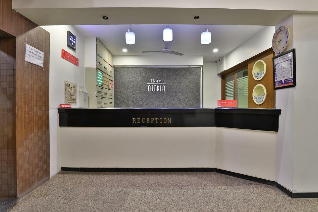 Hotel Ostria Surat Bagian luar foto