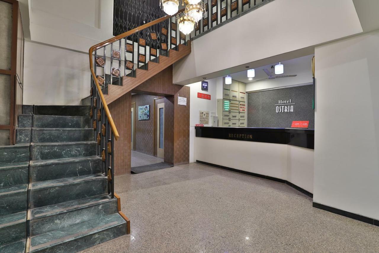 Hotel Ostria Surat Bagian luar foto